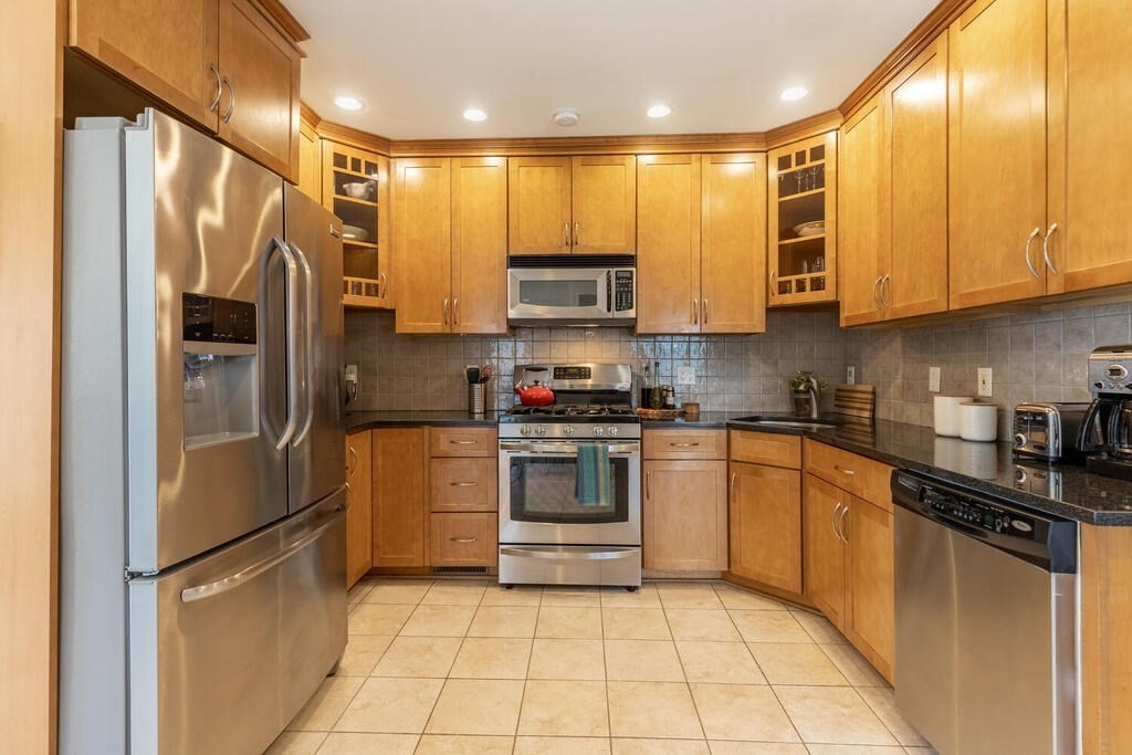 24 Kilsythe Road, Unit 24 Arlington, MA 02476 - Photo 13 of 37