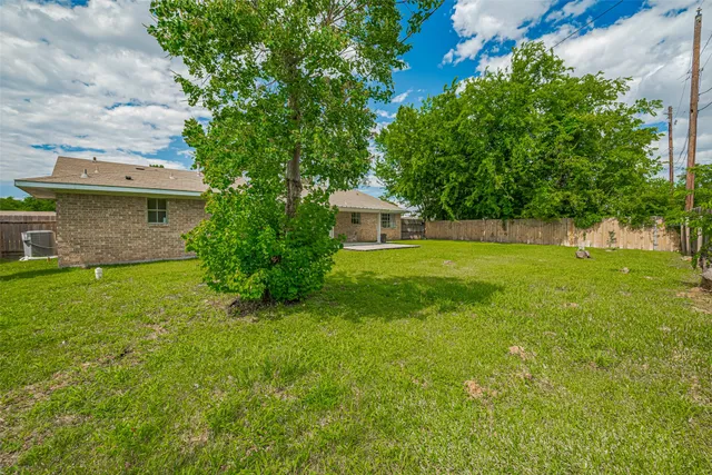 a view of a house with a big yard