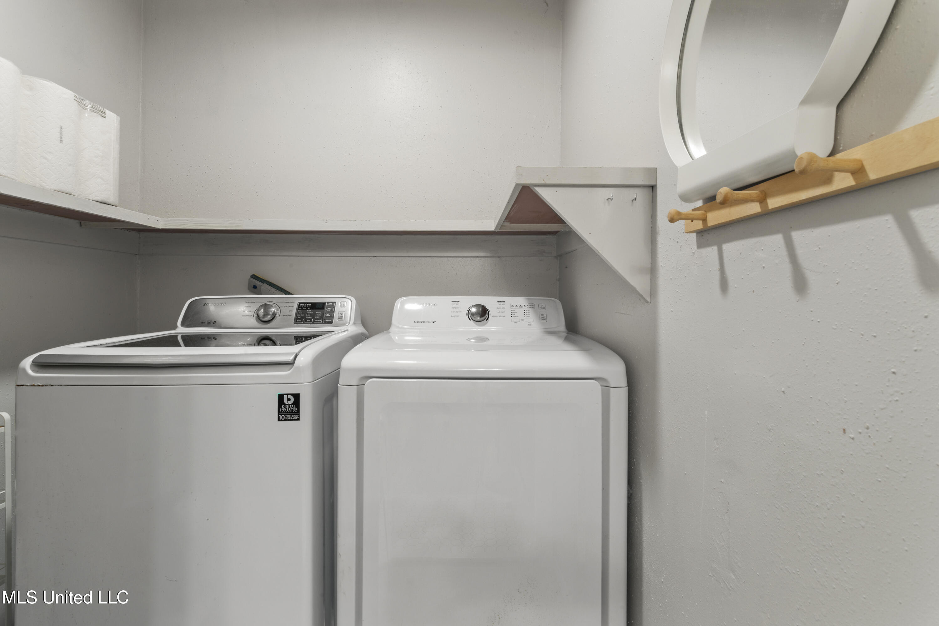 1325 Harrison Road Gulfport, MS 39507 - Photo 20 of 31 Laundry