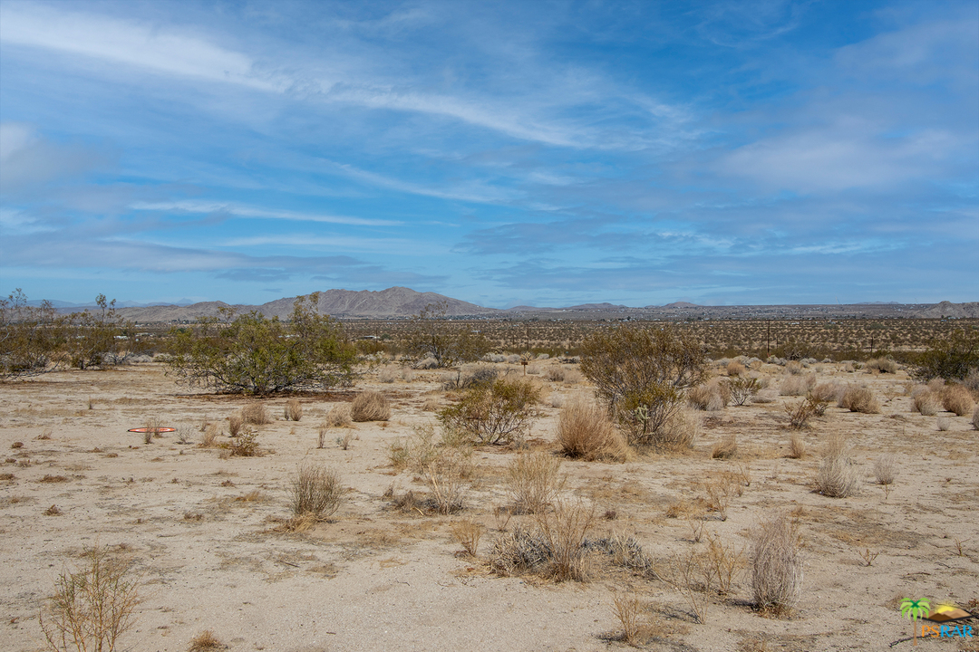 6556 Sunkist Road Joshua Tree, CA 92252 - Photo 14 of 17 a view of ocean with a beach