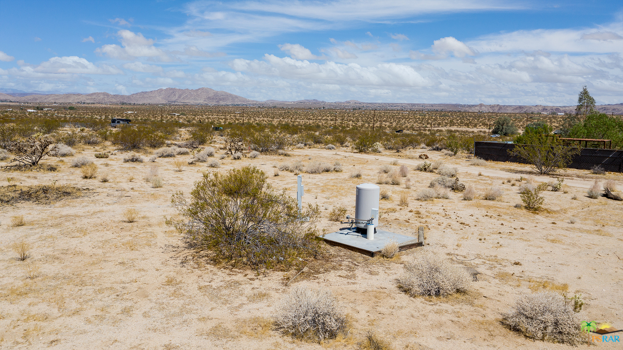 6556 Sunkist Road Joshua Tree, CA 92252 - Photo 9 of 17 a view of lake view and mountain view
