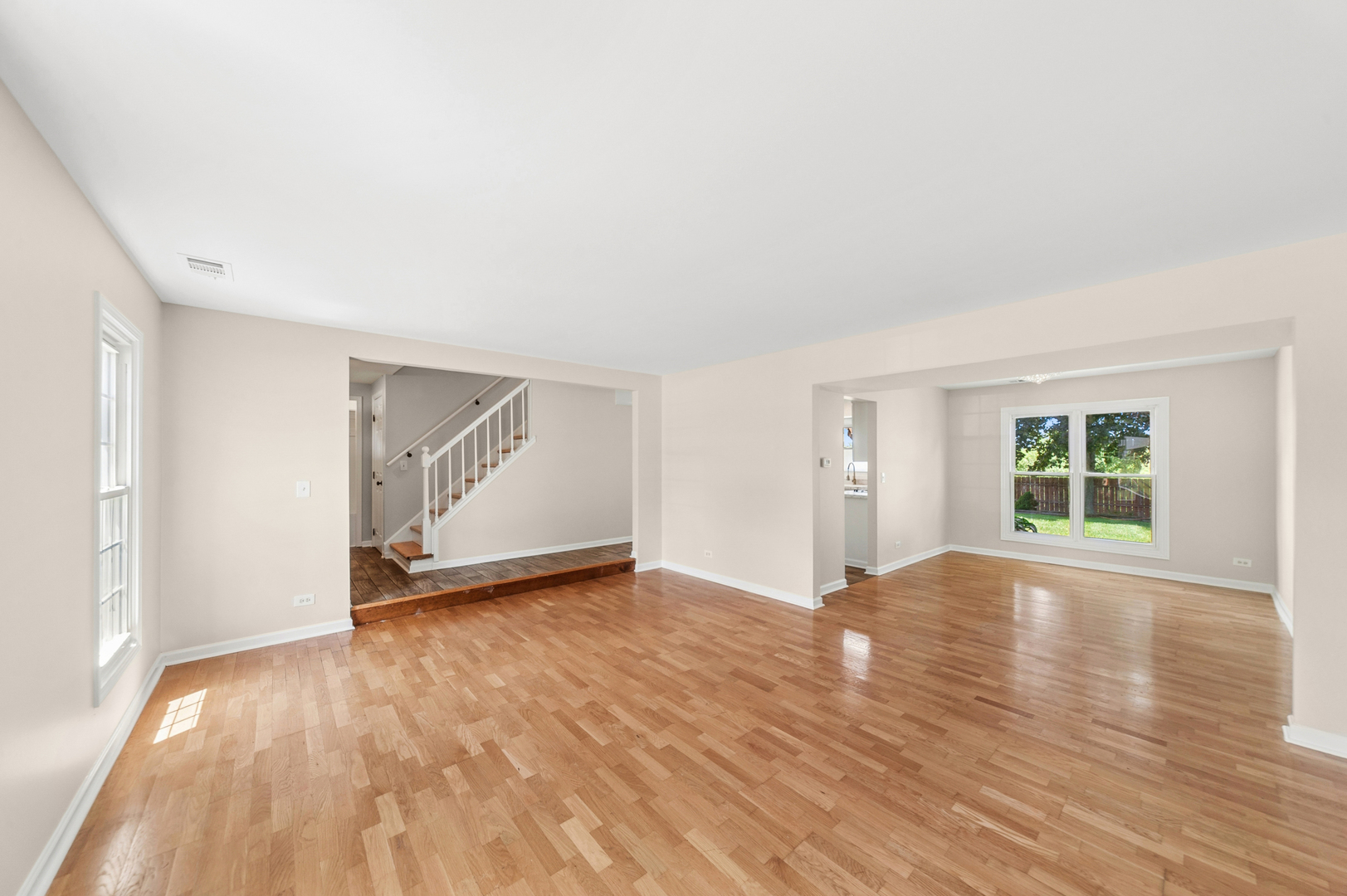 465 Ridgefield Drive Roselle, IL 60172 - Photo 7 of 32