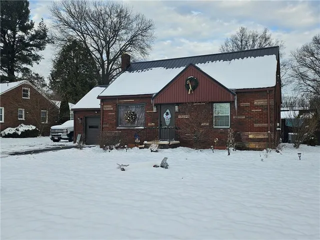 $244,000 | 102 West Elizabeth Street, New Castle, PA 16105