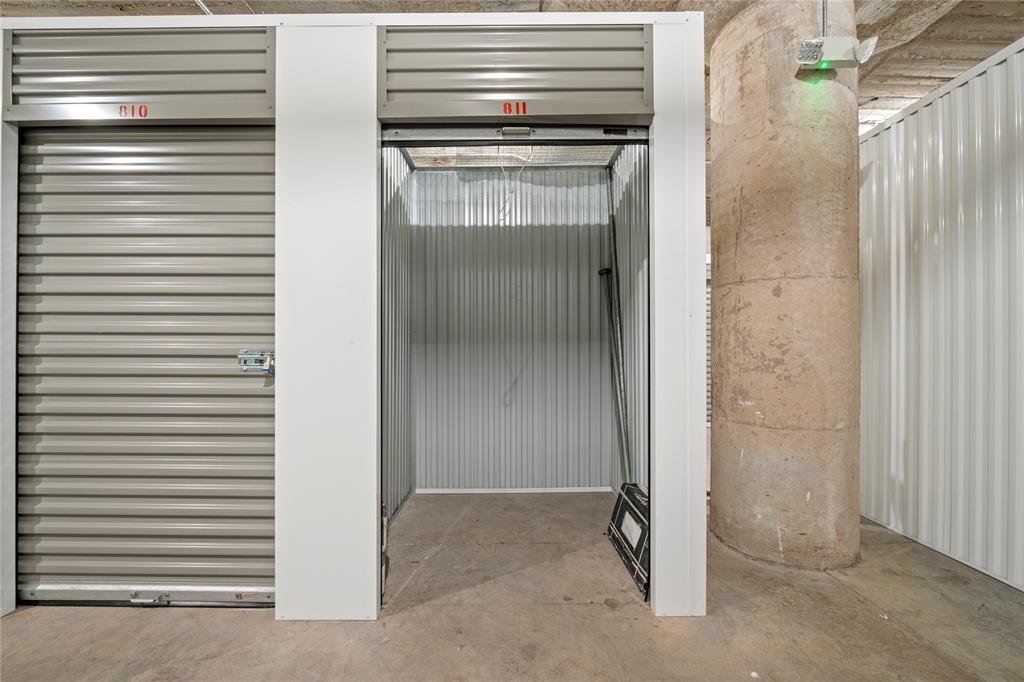 1122 Jackson Street, Unit 811 Dallas, TX 75202 - Photo 17 of 28 a view of a bathroom