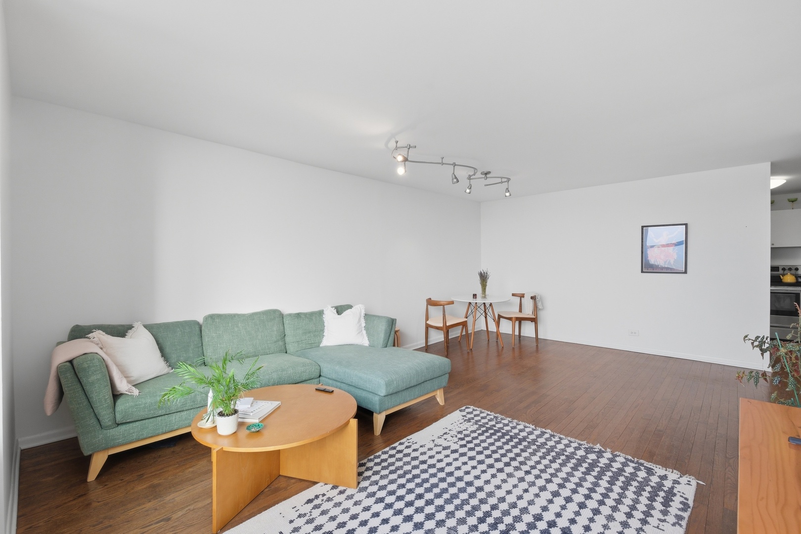 720 West Gordon Terrace, Unit 11A Chicago, IL 60613 - Photo 6 of 31
