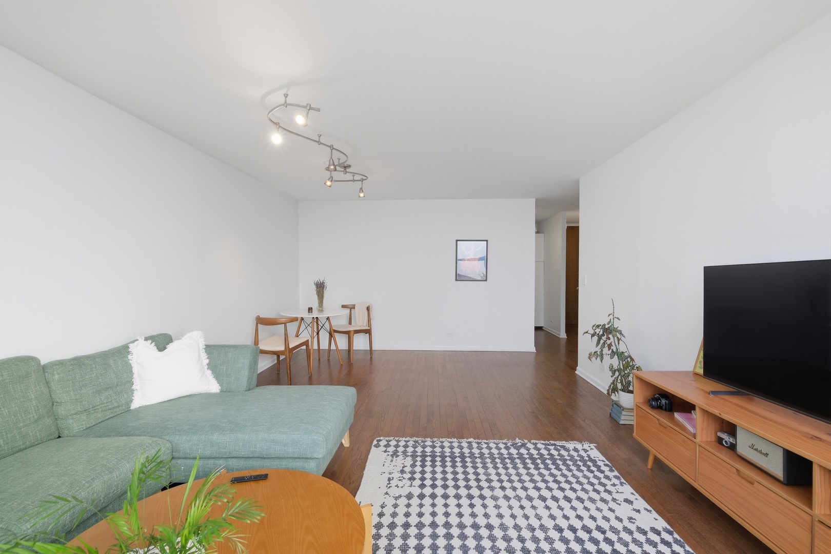 720 West Gordon Terrace, Unit 11A Chicago, IL 60613 - Photo 7 of 31