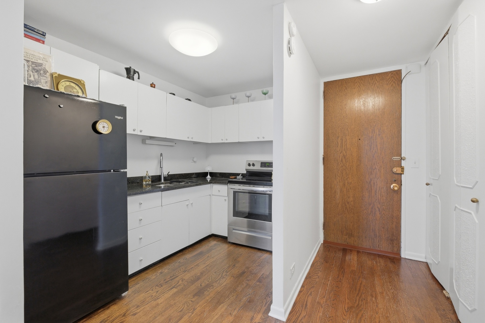 720 West Gordon Terrace, Unit 11A Chicago, IL 60613 - Photo 8 of 31
