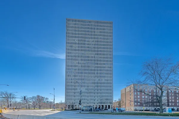 $2,100 | 6700 South South Shore Drive, Unit 22B, Chicago, IL 60649