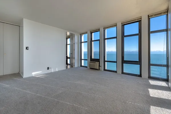 $2,100 | 6700 South South Shore Drive, Unit 22B, Chicago, IL 60649