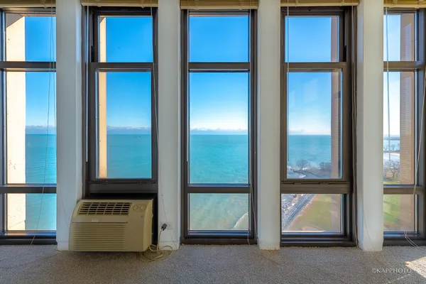 $2,100 | 6700 South South Shore Drive, Unit 22B, Chicago, IL 60649