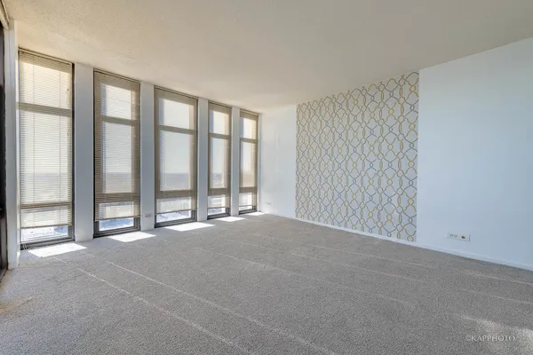 $2,100 | 6700 South South Shore Drive, Unit 22B, Chicago, IL 60649
