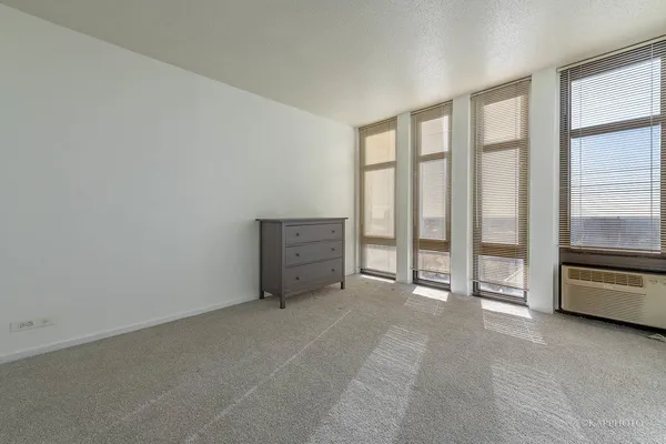 $2,100 | 6700 South South Shore Drive, Unit 22B, Chicago, IL 60649