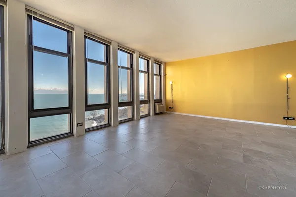 $2,100 | 6700 South South Shore Drive, Unit 22B, Chicago, IL 60649