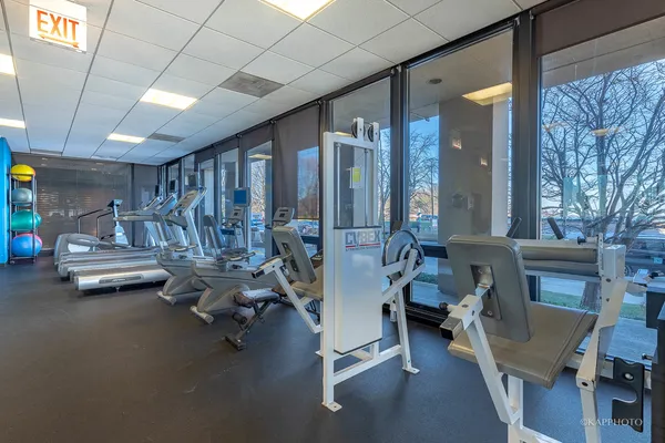 $2,100 | 6700 South South Shore Drive, Unit 22B, Chicago, IL 60649