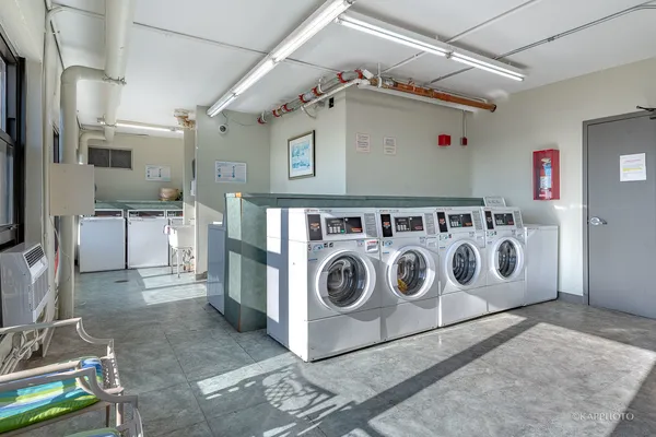 $2,100 | 6700 South South Shore Drive, Unit 22B, Chicago, IL 60649