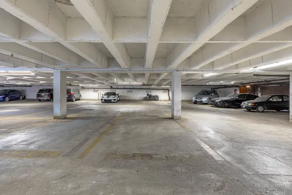 $2,100 | 6700 South South Shore Drive, Unit 22B, Chicago, IL 60649