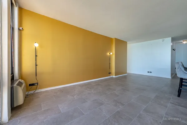 $2,100 | 6700 South South Shore Drive, Unit 22B, Chicago, IL 60649