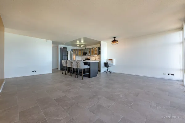 $2,100 | 6700 South South Shore Drive, Unit 22B, Chicago, IL 60649