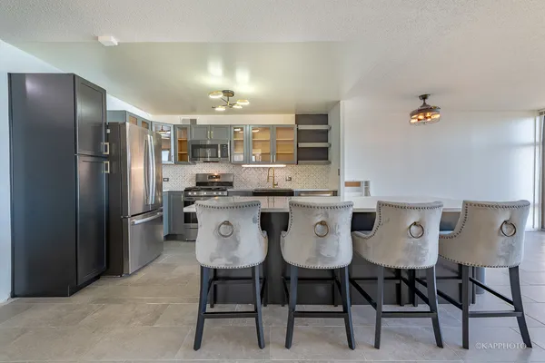 $2,100 | 6700 South South Shore Drive, Unit 22B, Chicago, IL 60649