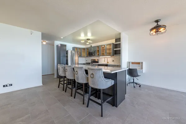 $2,100 | 6700 South South Shore Drive, Unit 22B, Chicago, IL 60649