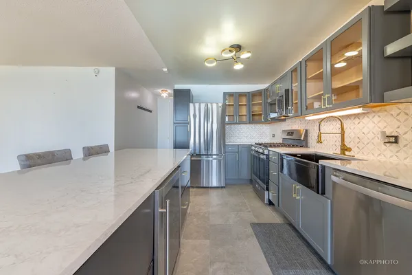 $2,100 | 6700 South South Shore Drive, Unit 22B, Chicago, IL 60649