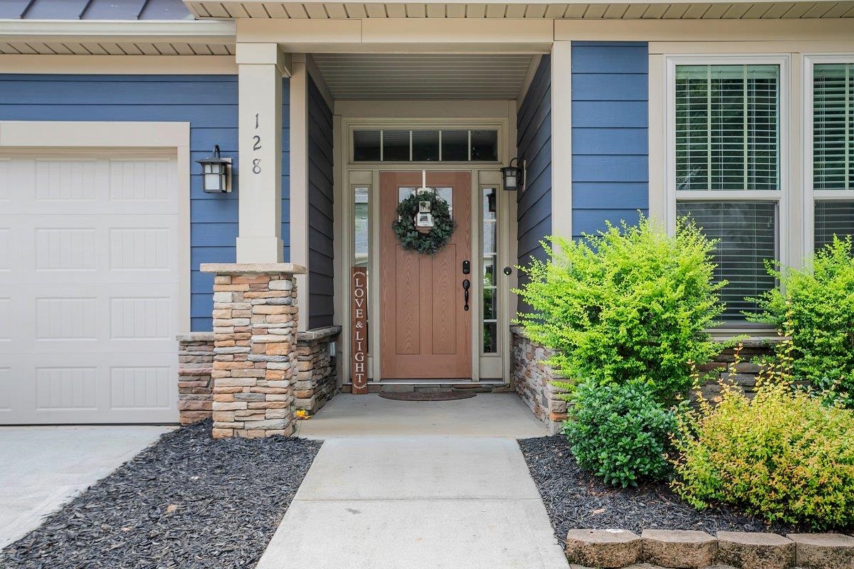 128 Summer Oak Lane Simpsonville, SC 29680 - Photo 2 of 36
