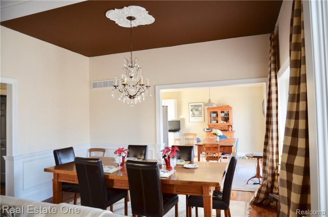 85 Ridge Field Court Oxford, MI 48371 - Photo 3 of 31 Open Dinning Room.