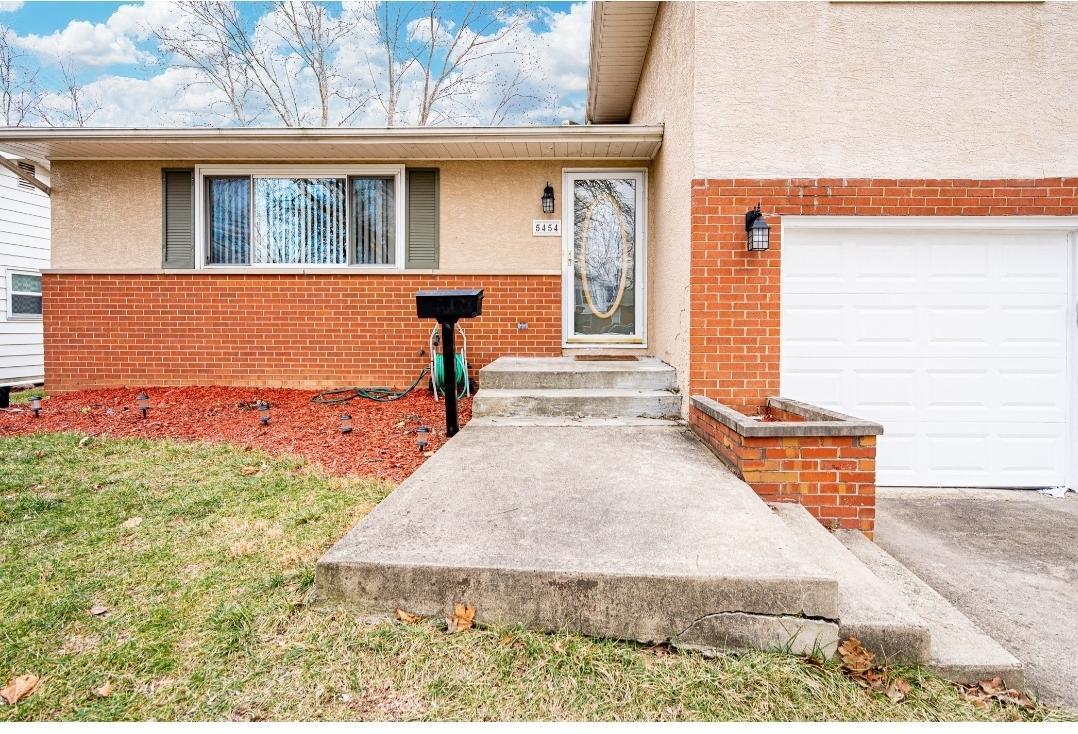 5454 Redwood Road Columbus, OH 43229 - Photo 4 of 43 Gallery Image 4