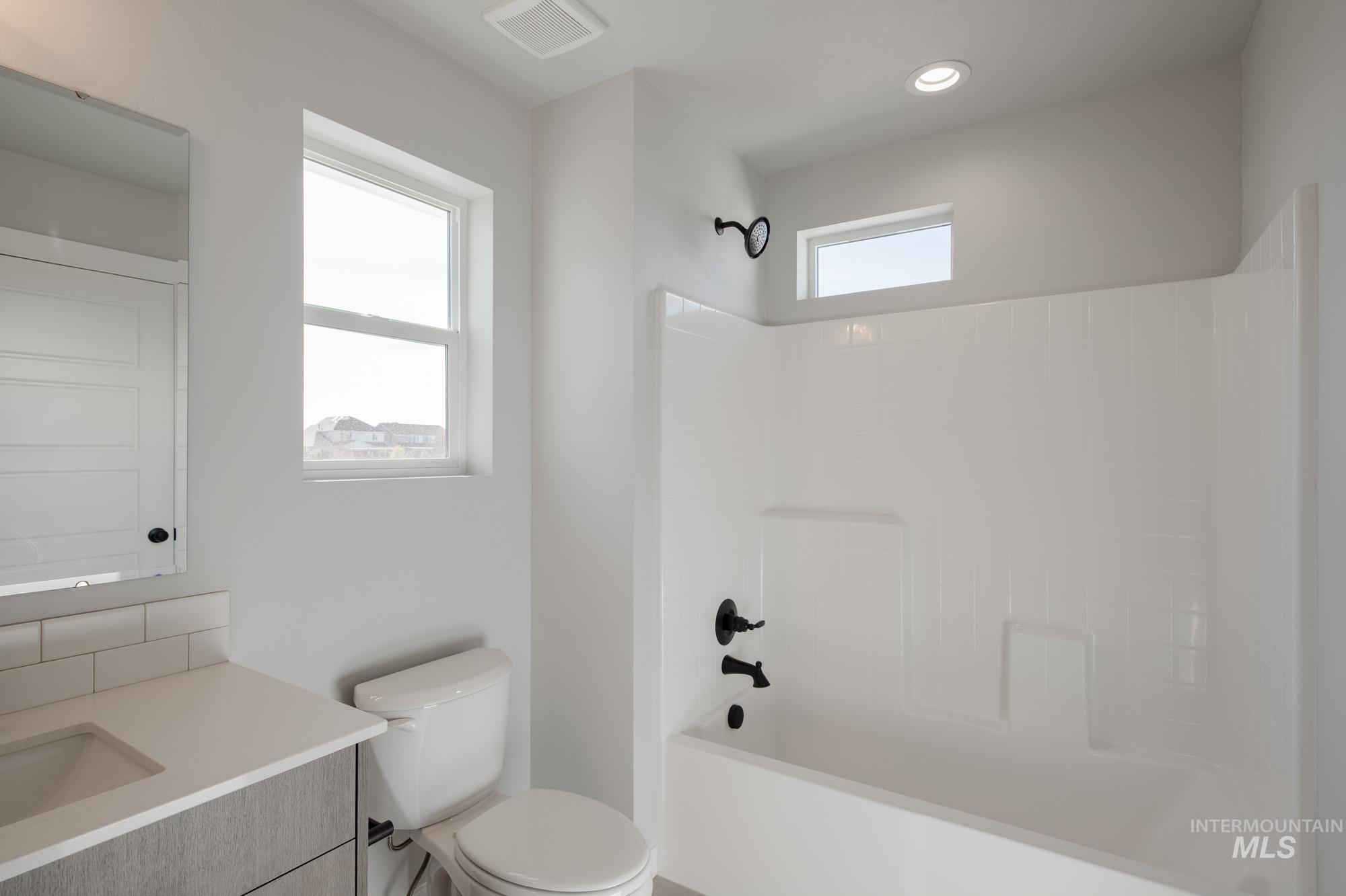 2168 South Border Way Meridian, ID 83642 - Photo 24 of 25 Bathroom with vanity and tub / shower combination