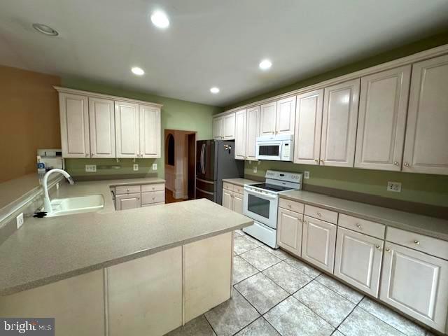 1720 Faversham Way Woodbridge, VA 22192 - Photo 8 of 30 a kitchen with granite countertop white cabinets and stainless steel appliances