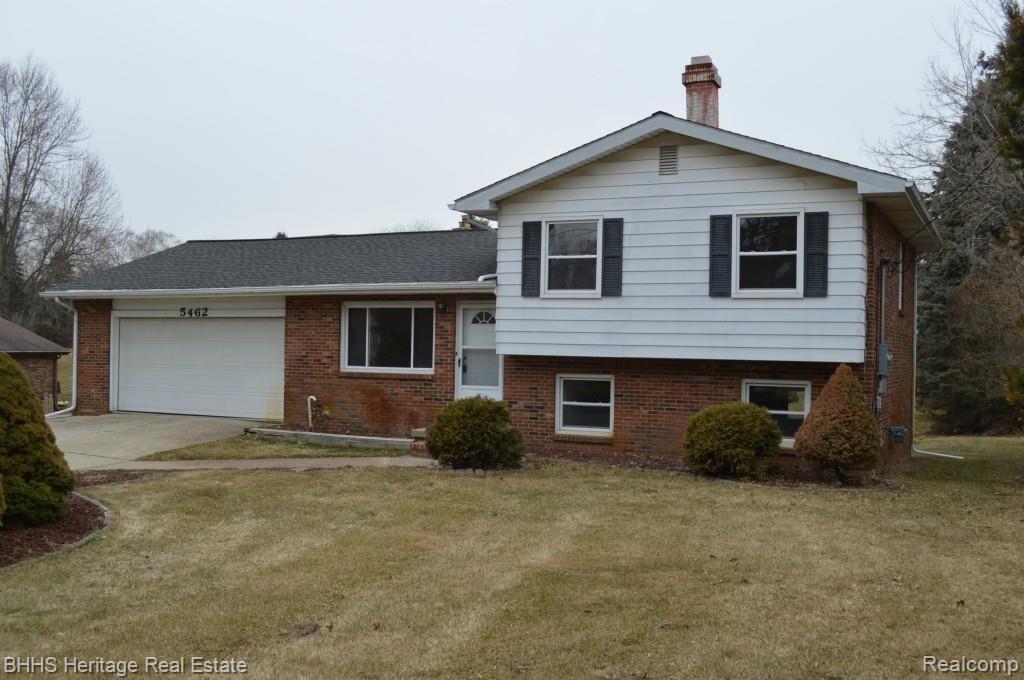 5462 Greenfield Road Brighton, MI 48114 - Photo 1 of 28 56819.jpg