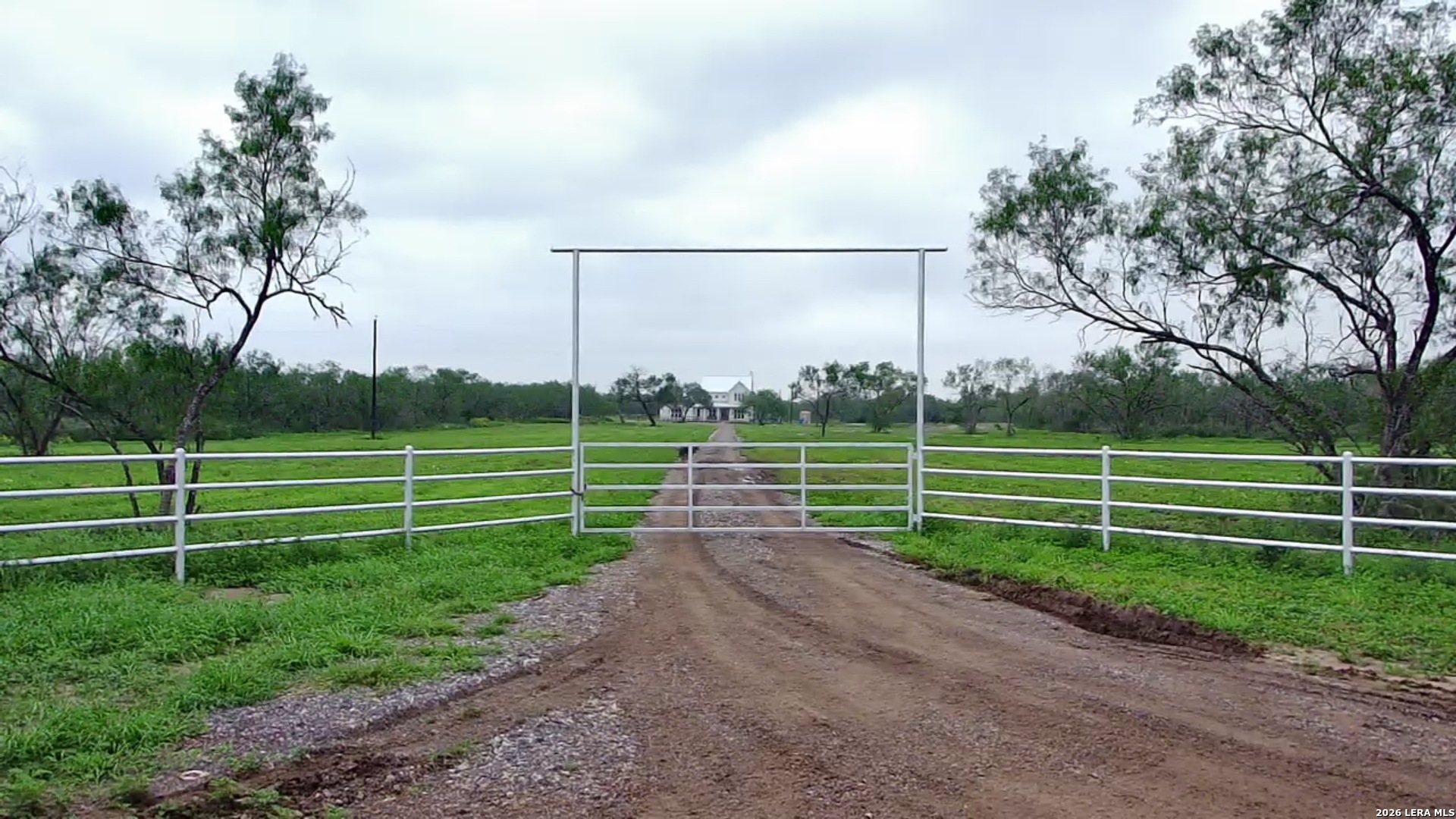 1230 Old Pearsall Road Jourdanton, TX 78026 - Photo 16 of 20