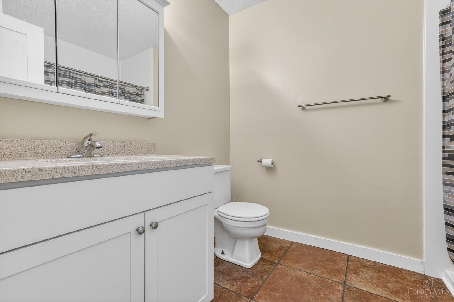 547 Davis Road, Unit 3 Cincinnati, OH 45255 - Photo 13 of 18