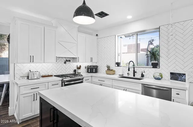 $735,000 | 721 North Pheasant Drive, Gilbert, AZ 85234