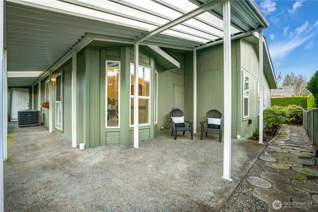 a view of outdoor space yard and porch