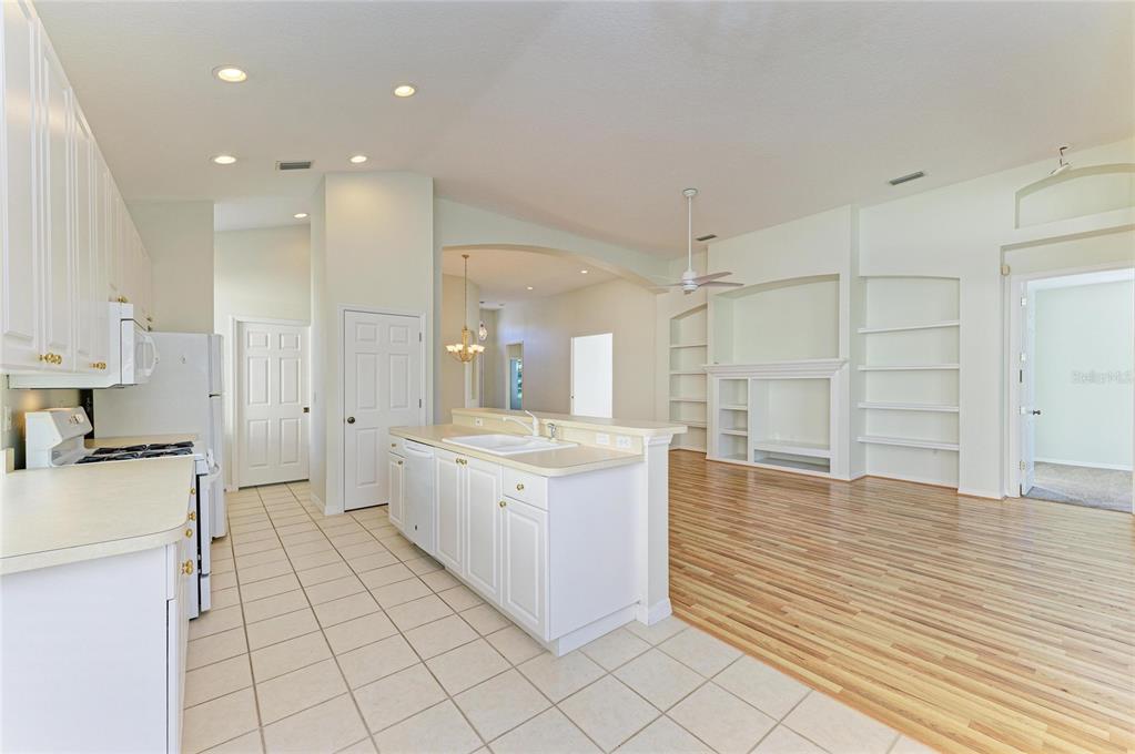 6710 Pebble Beach Way Lakewood Ranch, FL 34202 - Photo 19 of 63 Gallery Image 19