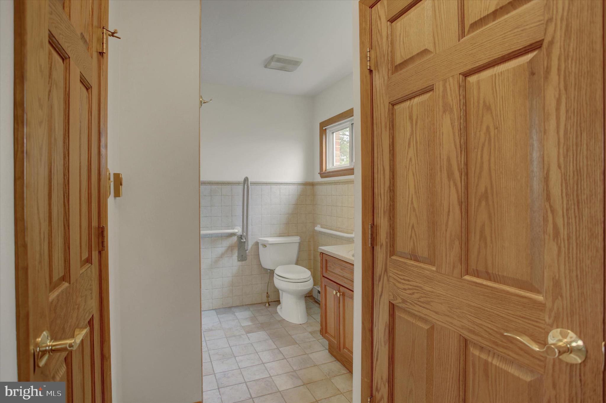 18514 Indian Cottage Road Hagerstown, MD 21742 - Photo 11 of 56 a bathroom with a toilet