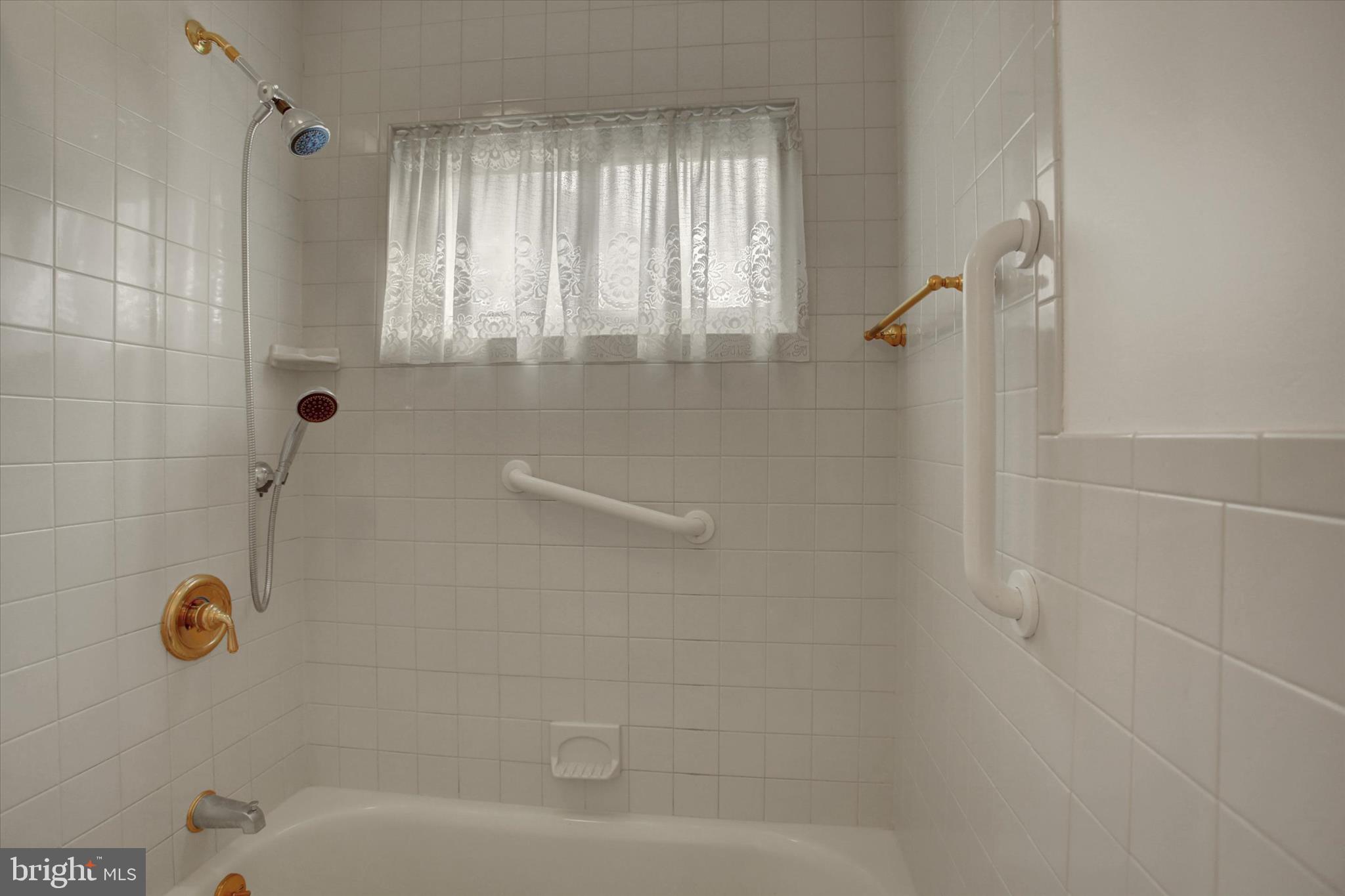 18514 Indian Cottage Road Hagerstown, MD 21742 - Photo 20 of 56 a bathroom with a shower