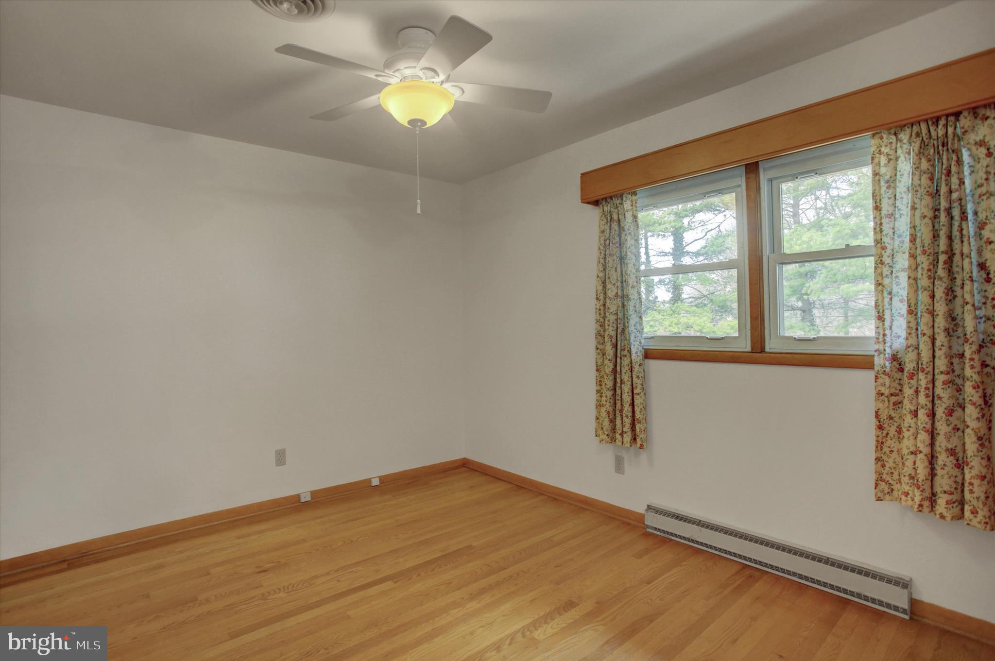 18514 Indian Cottage Road Hagerstown, MD 21742 - Photo 22 of 56 an empty room with a window