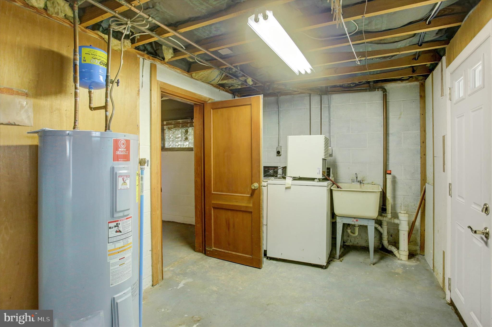 18514 Indian Cottage Road Hagerstown, MD 21742 - Photo 31 of 56 Utility Room