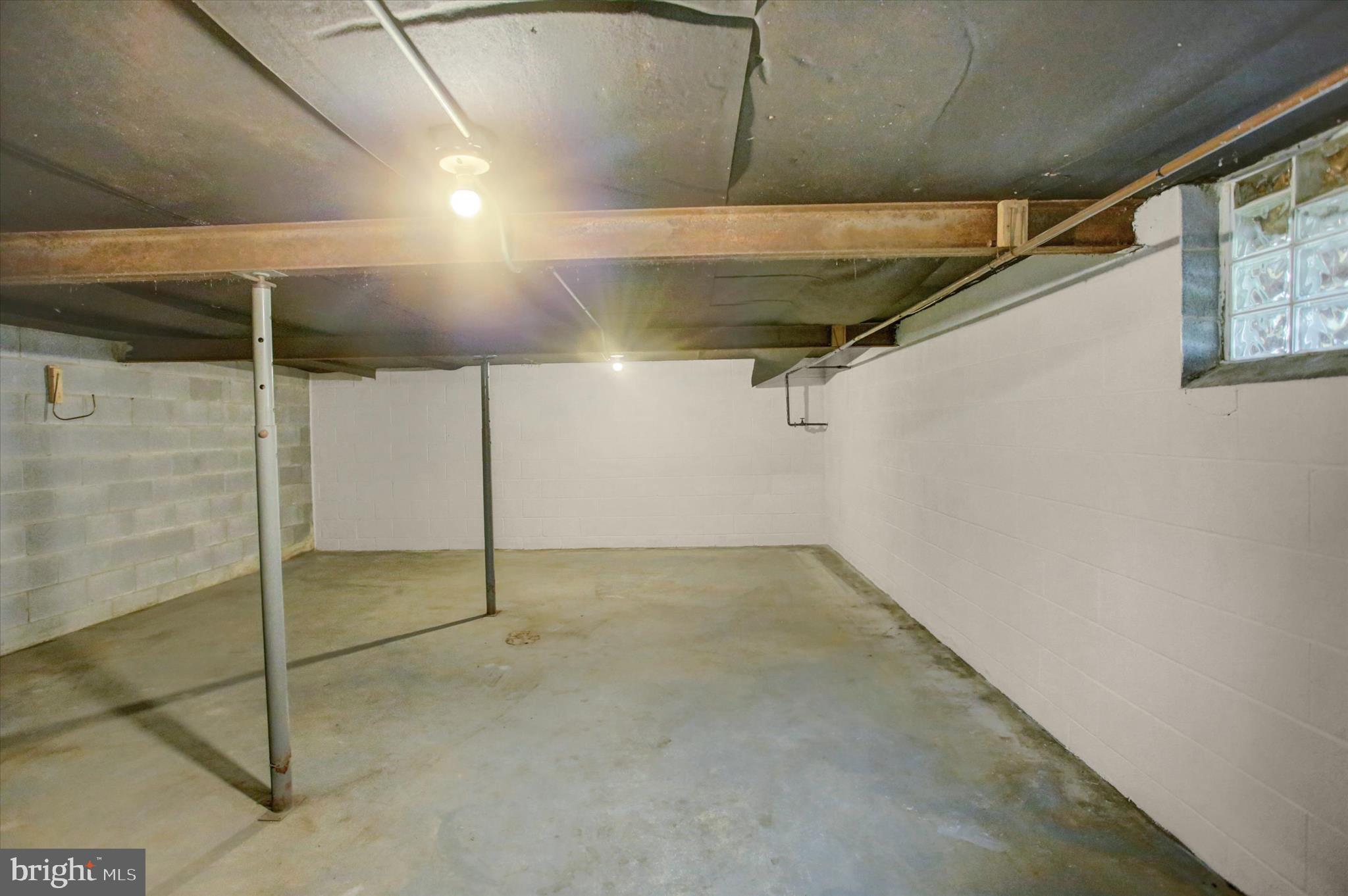 18514 Indian Cottage Road Hagerstown, MD 21742 - Photo 32 of 56 a view of an empty room