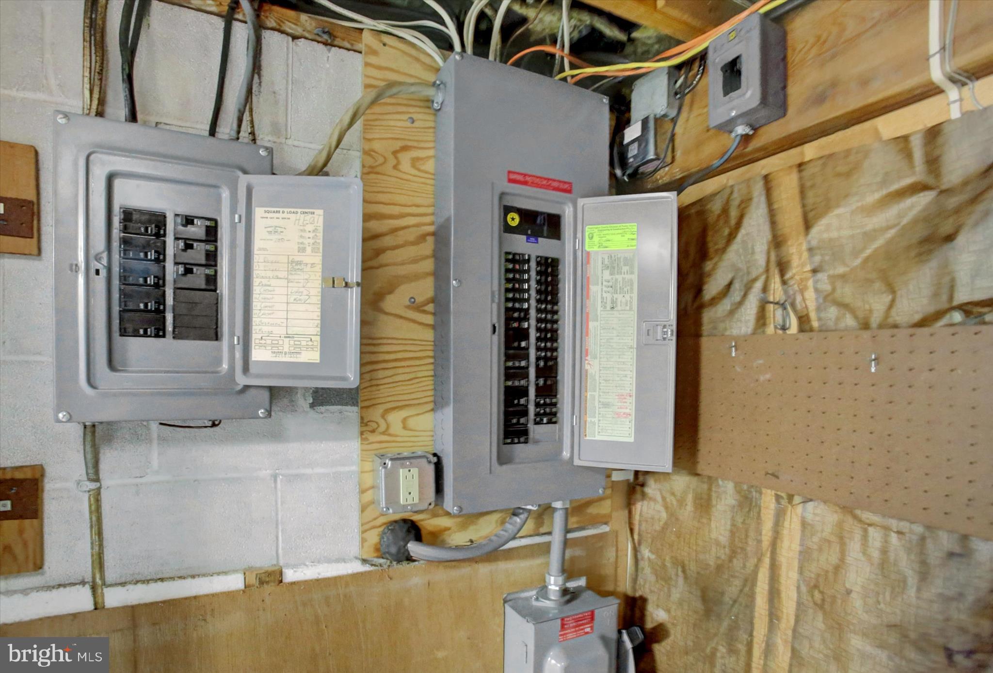 18514 Indian Cottage Road Hagerstown, MD 21742 - Photo 34 of 56 a front view of a house with a yard