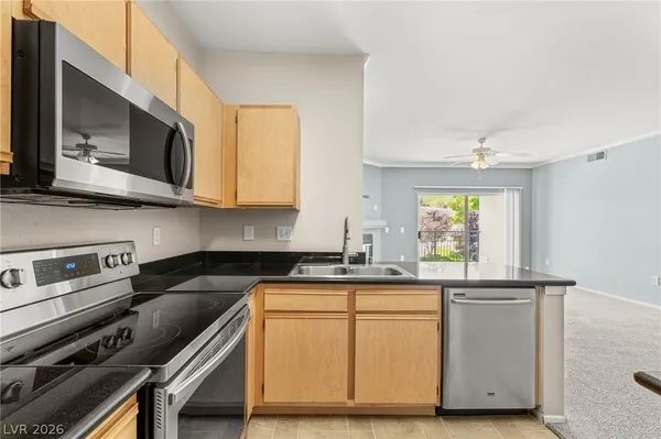 $1,595 | 2900 Sunridge Heights Parkway, Unit 822, Henderson, NV 89052