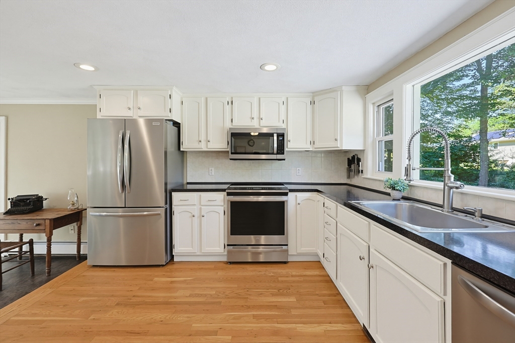 6 Spring Street Norfolk, MA 02056 - Photo 4 of 32
