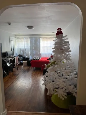 $1,655 | 719 Thomas Street, Unit 2R, Elizabeth, NJ 07202