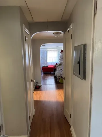 $1,655 | 719 Thomas Street, Unit 2R, Elizabeth, NJ 07202