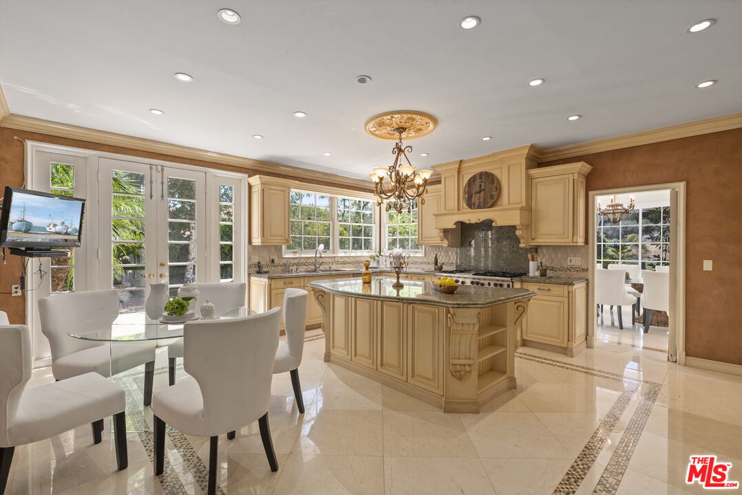 2201 Canyonback Road Los Angeles, CA 90049 - Photo 14 of 50
