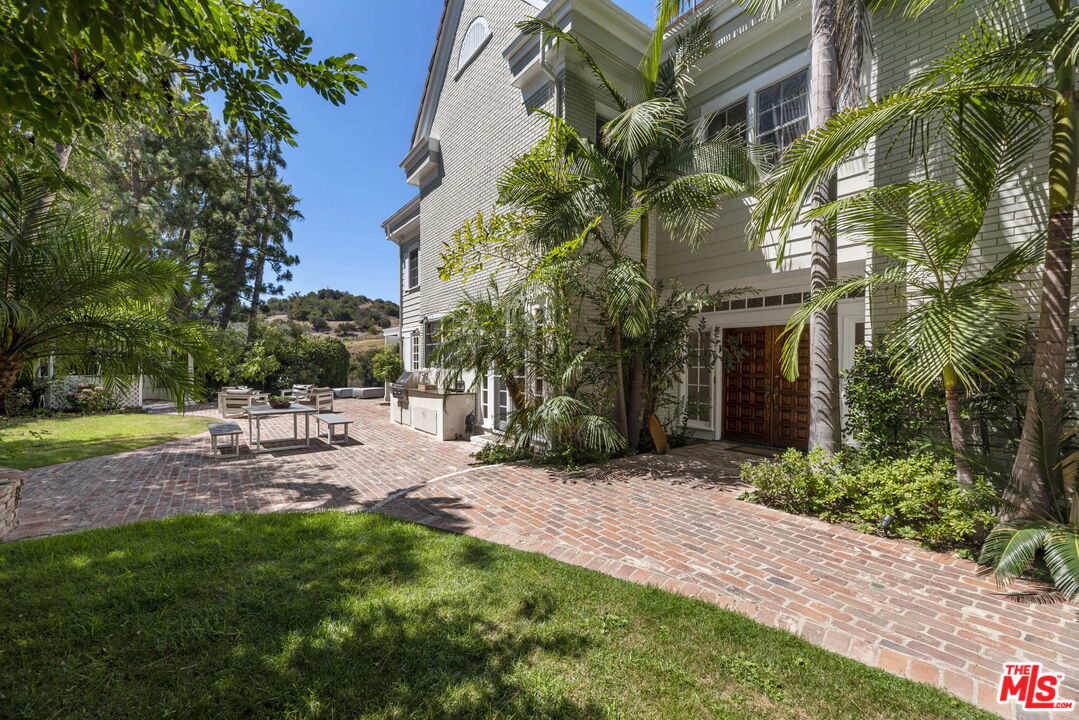 2201 Canyonback Road Los Angeles, CA 90049 - Photo 39 of 50