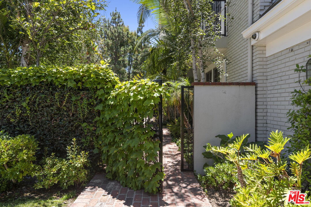 2201 Canyonback Road Los Angeles, CA 90049 - Photo 5 of 50