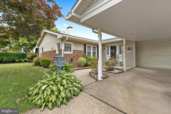 $409,900 | 8 Marigold Circle, Levittown, PA 19054